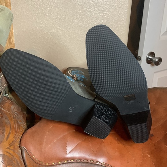 DEAL ALERT!!! Western Turquoise Embroidered Cowgirl Boots NEW in package - Picture 6 of 6